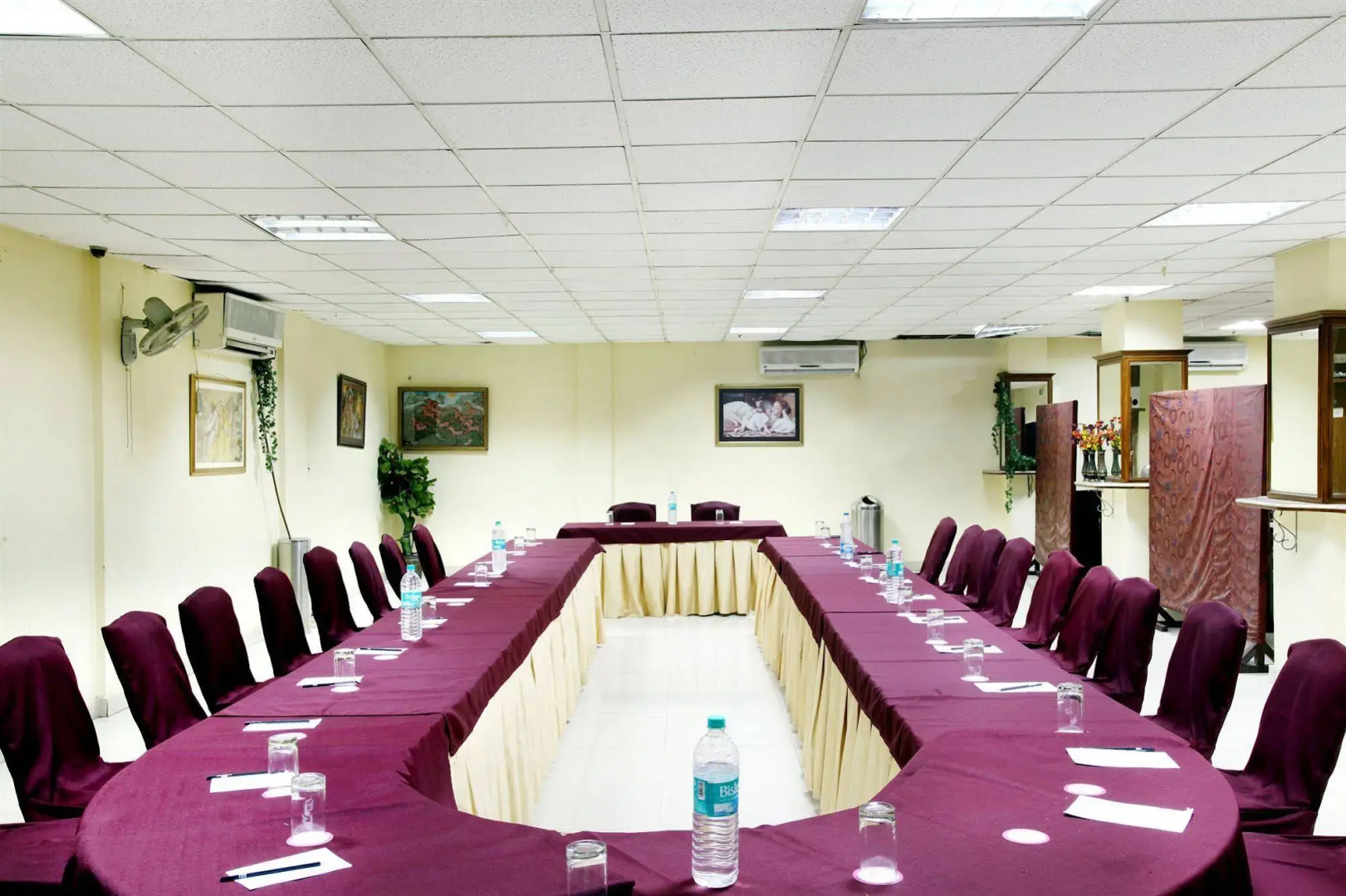 Foto - Hotel TJS Royale, Karol Bagh, 2 Mins from Metro