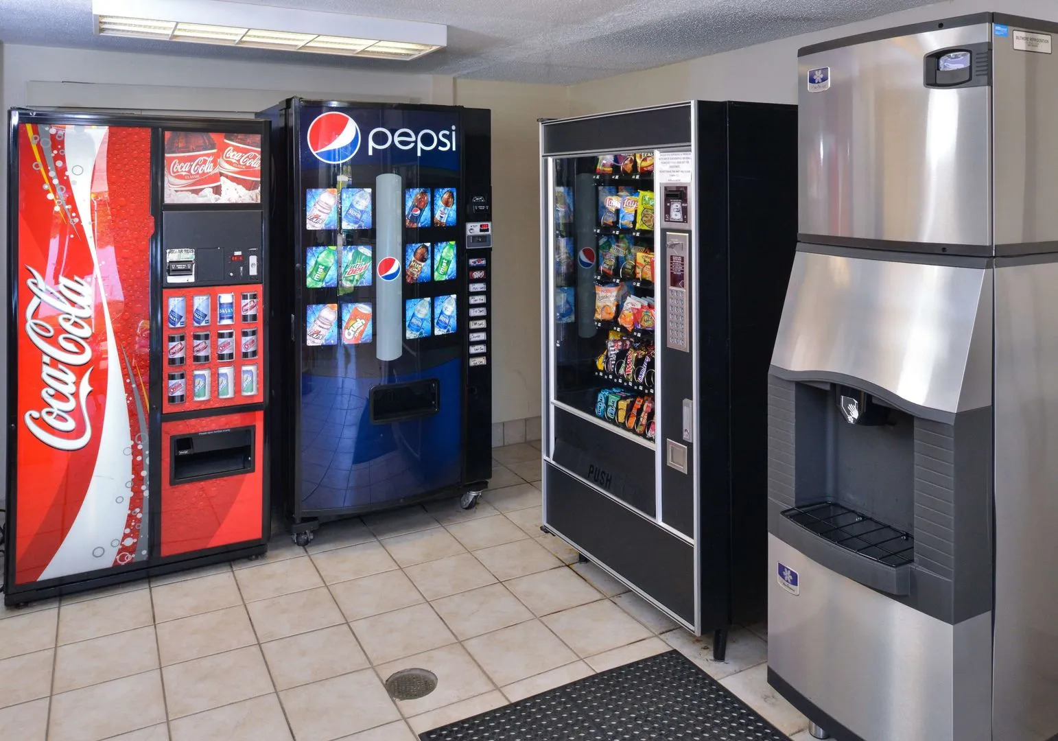 Photo - Super 8 by Wyndham Deerfield - Northbrook