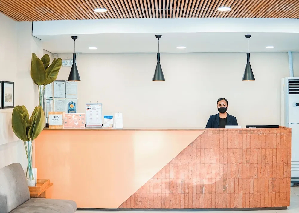 Travelbee Airport Inn