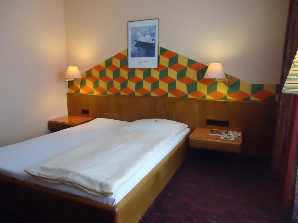 Photo - enjoyHotel garni Korntal Stuttgart b&b Parkplatz Sprinter Penny eTank