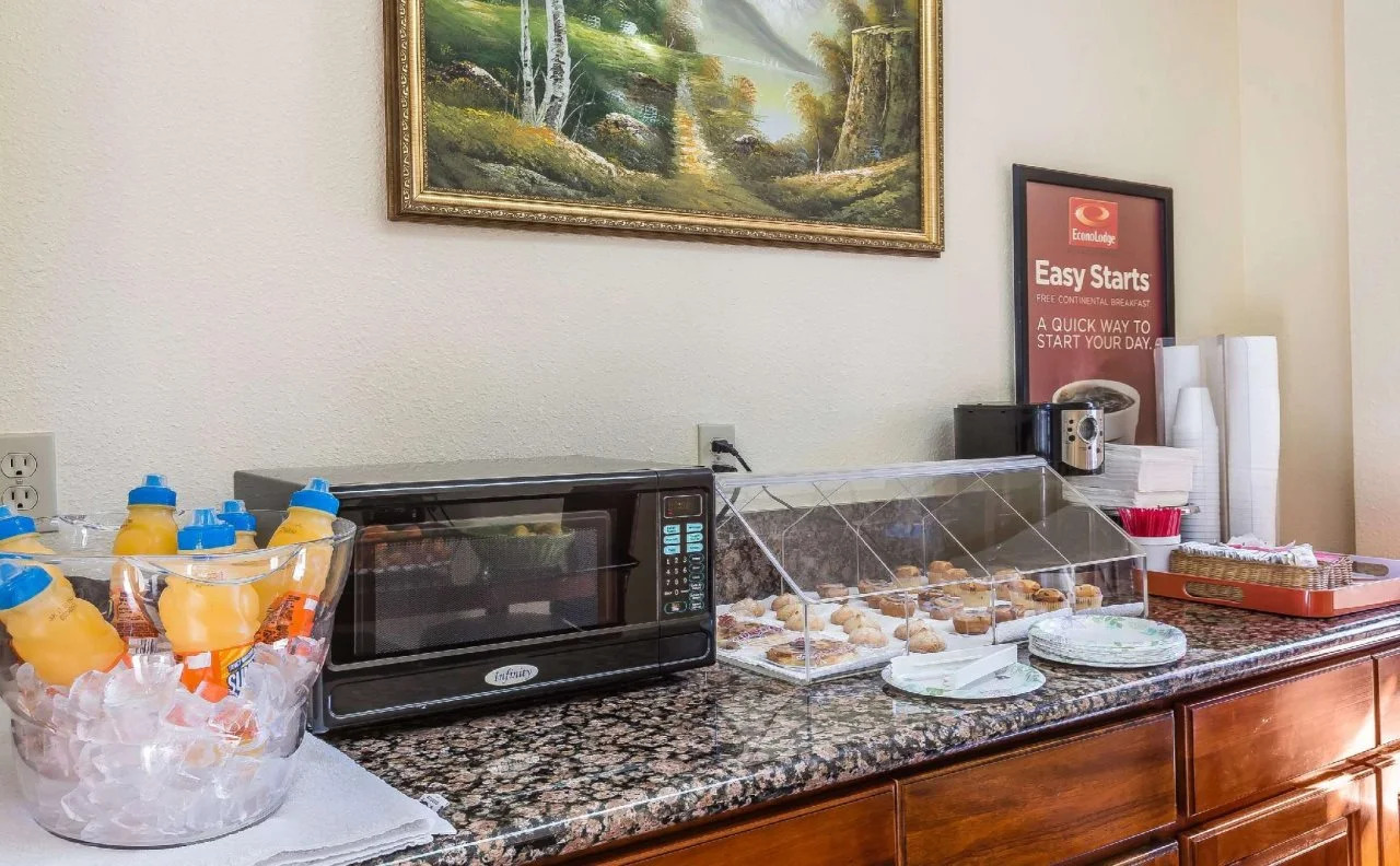 Photo - Econo Lodge Long Beach I-405