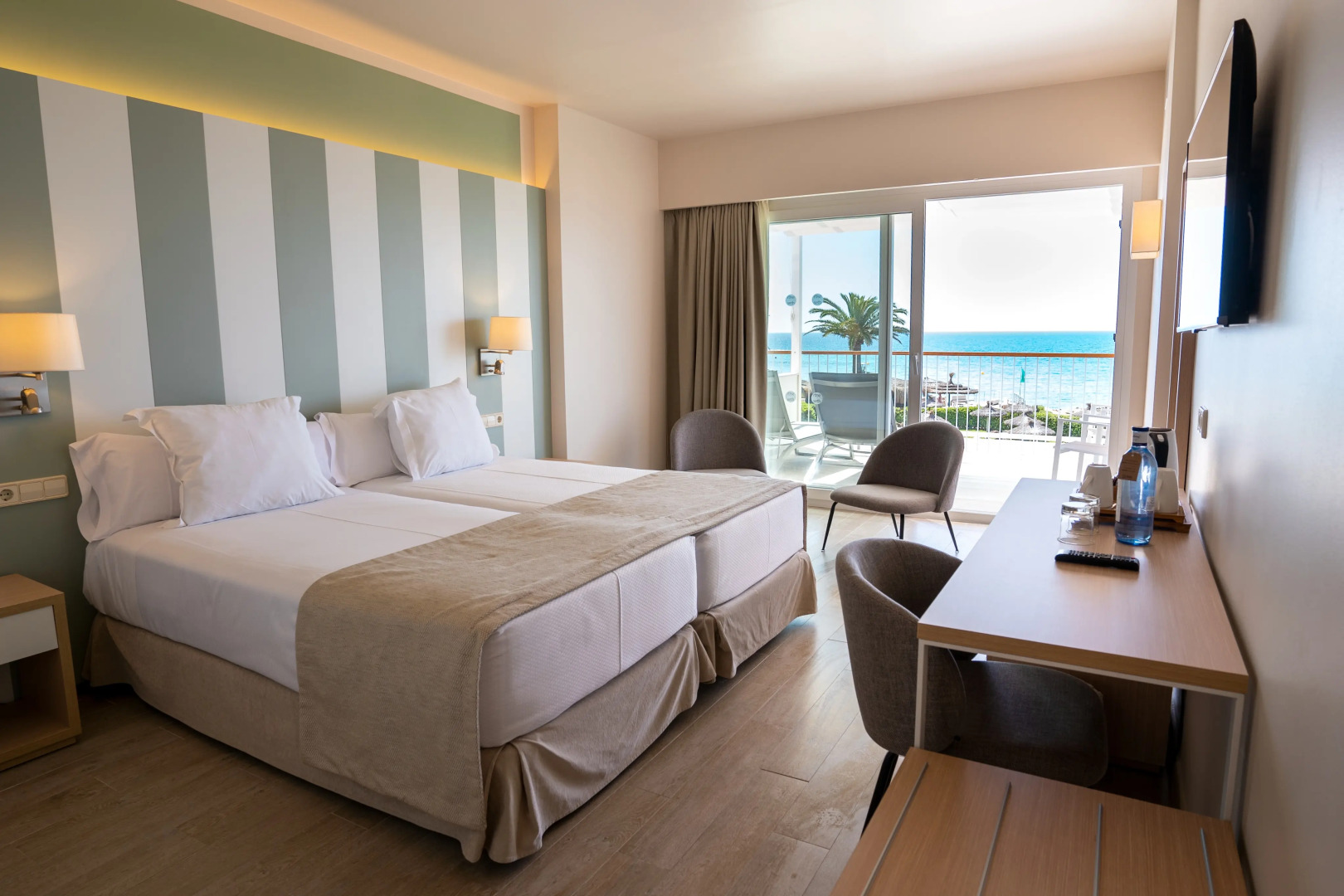 Photo - Seth Santo Tomás