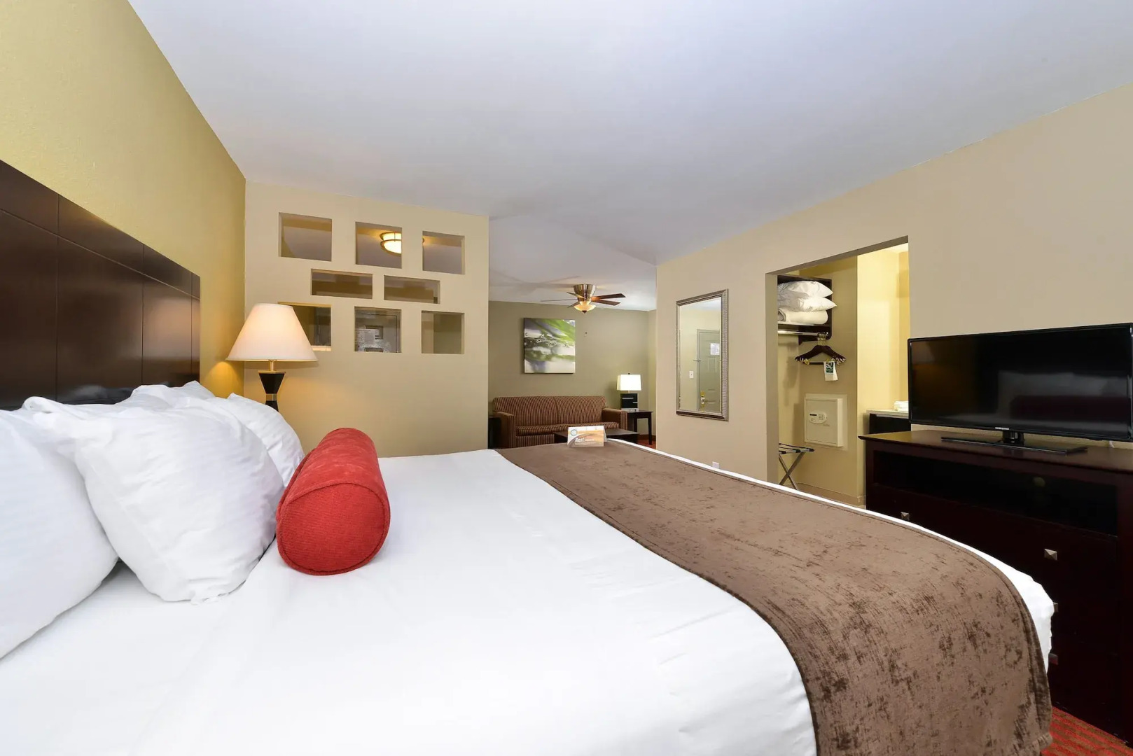 Photo - Quality Suites Nashville Airport