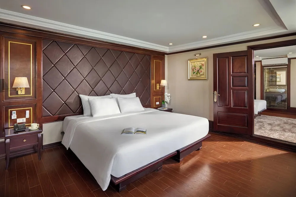 Verdure Lotus Classic Cruise on Lan Ha Bay