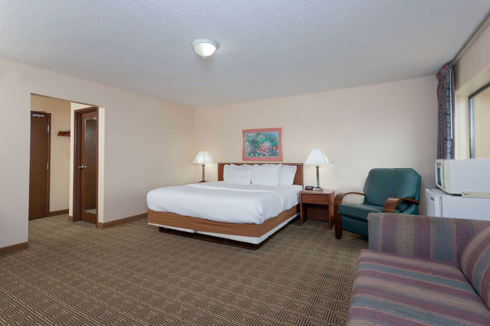 Photo - Norwood Inn & Suites by BlissPoint Post Rd Indianapolis