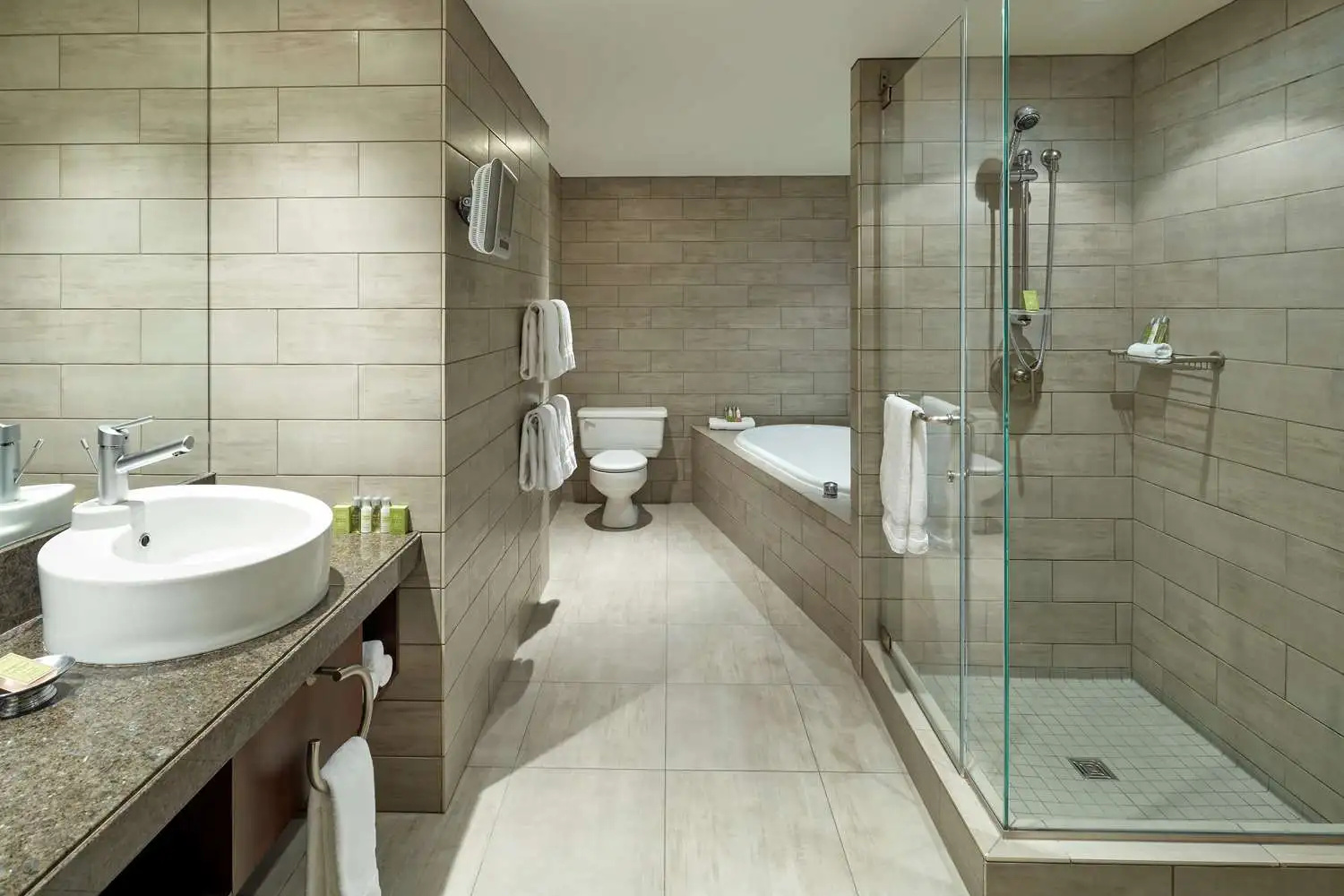 Photo - DoubleTree by Hilton Montreal