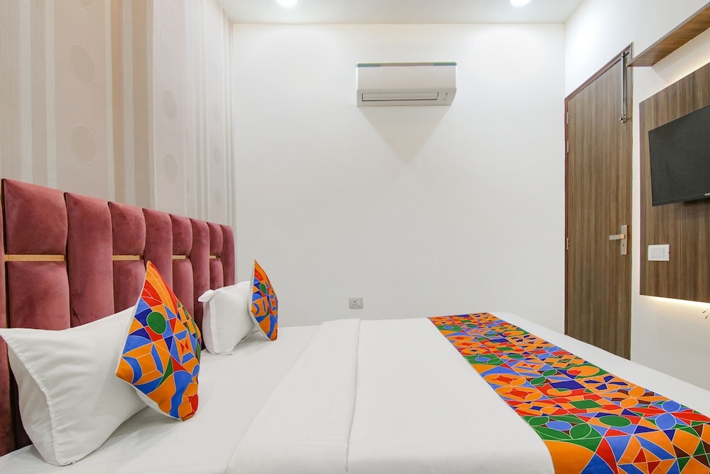 Fabhotel Yellow Leaf