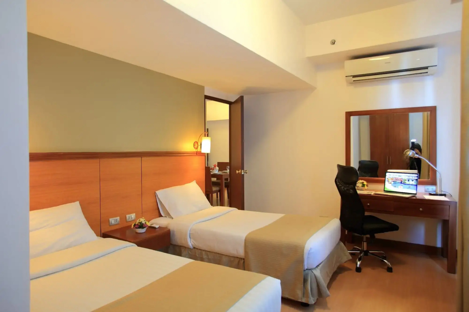 Photo - The Malayan Plaza Hotel