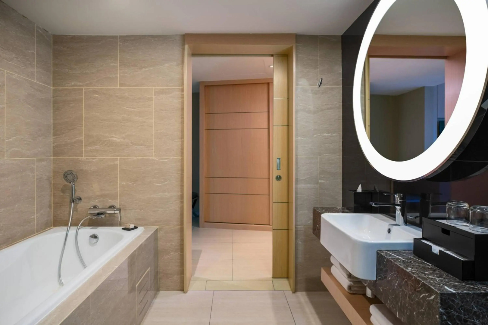 Photo - Renaissance Kuala Lumpur Hotel & Convention Centre