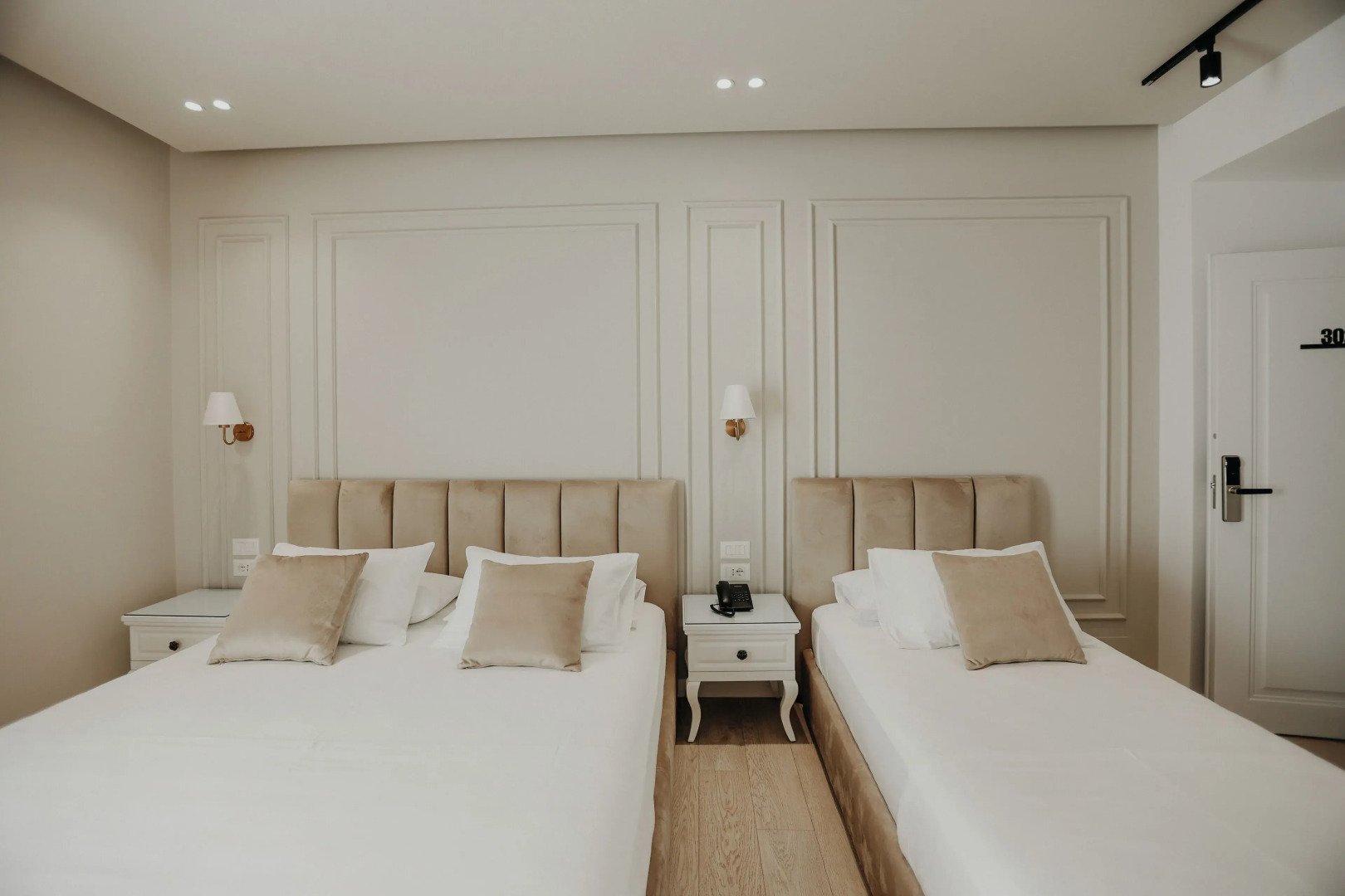 Photo - Seaside Hotel