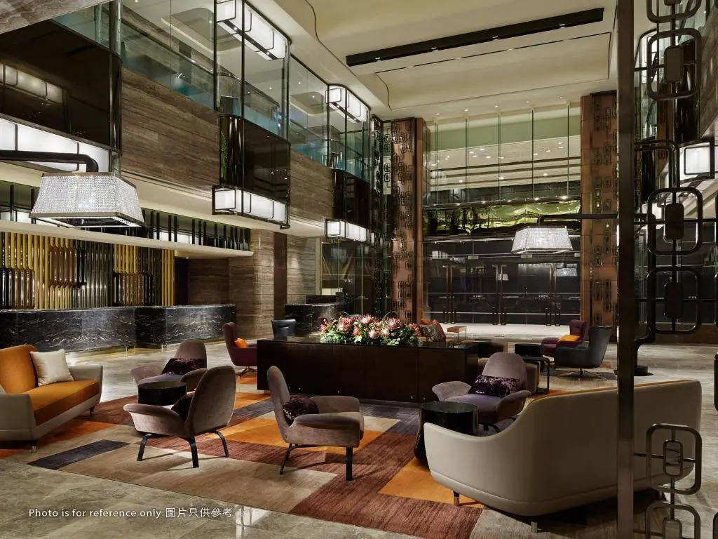 Photo - Royal Plaza Hotel