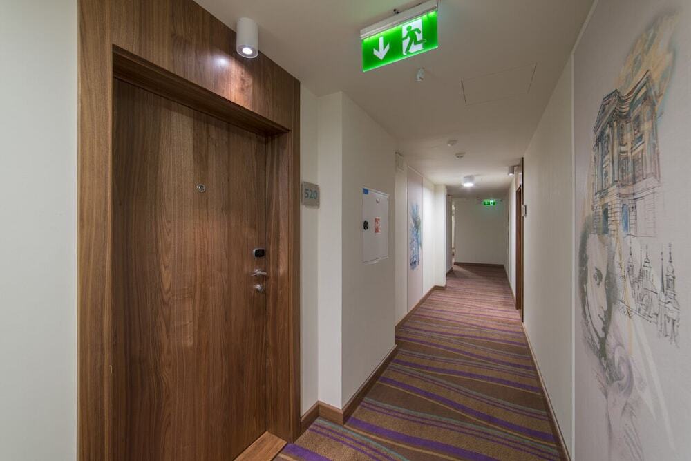 Foto - Crown Palace Apartments by Adrez