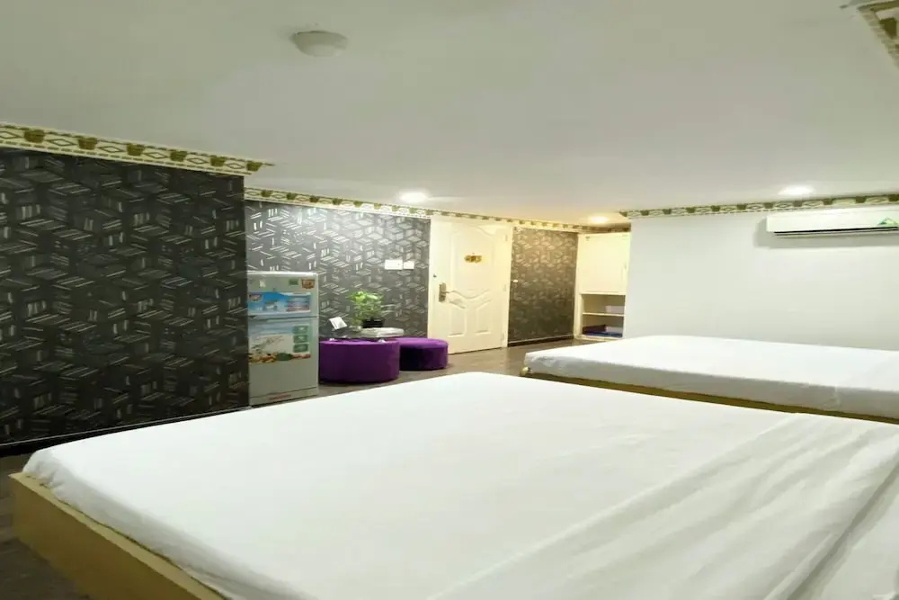 Foto - CROWNE MEOW BÙI VIỆN HOTEl 2