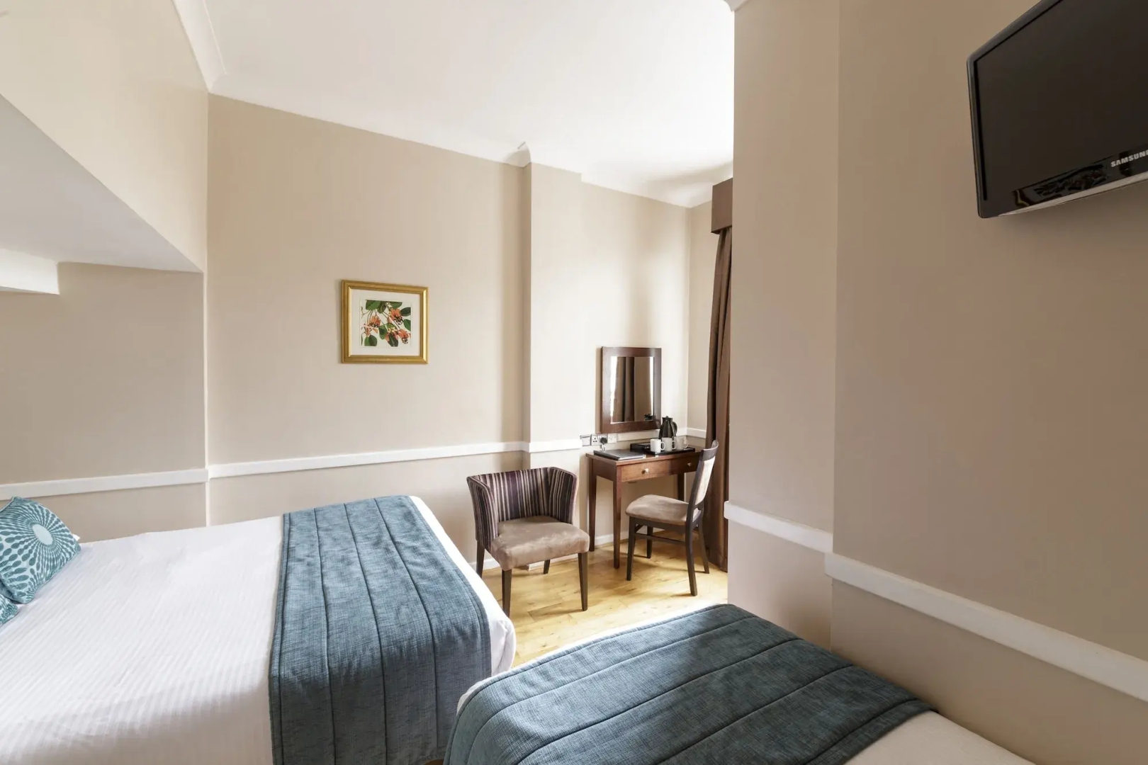 Photo - Princes Square Hotel