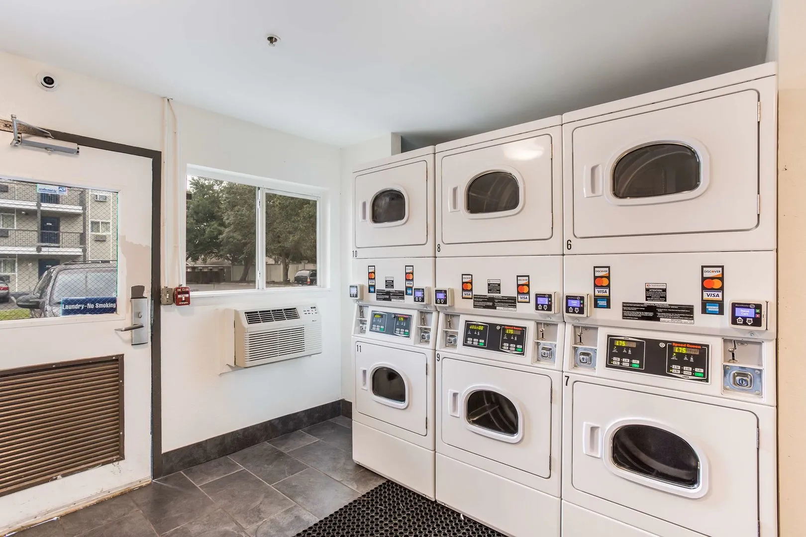 Photo - Studio 6 Extended Stay - Jacksonville, FL - South