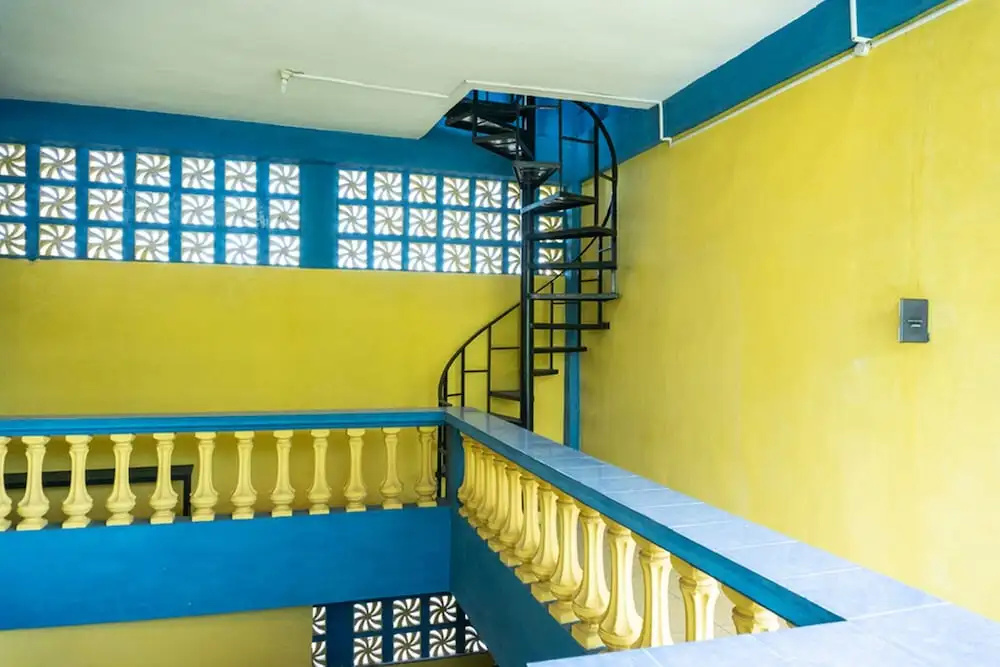 Foto - RedDoorz near H. Hasan Aroeboesman Airport