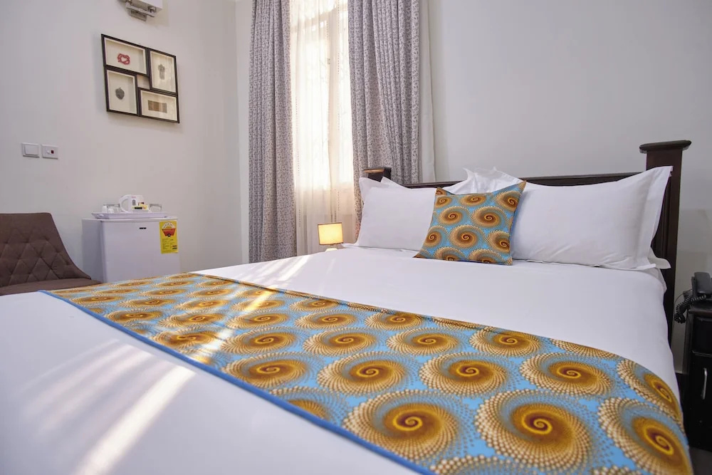 Photo - The Highbridge Guest Lodge