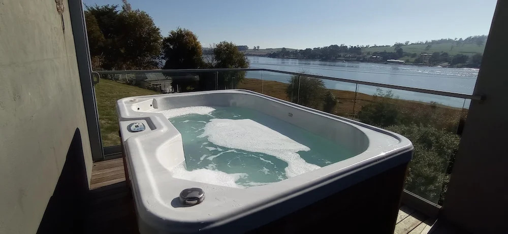 Photo - Rosevears Riverview Hotel