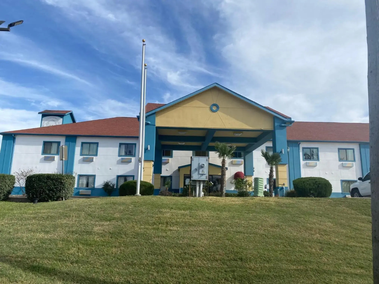 Foto - Tropicana Inn and Suites