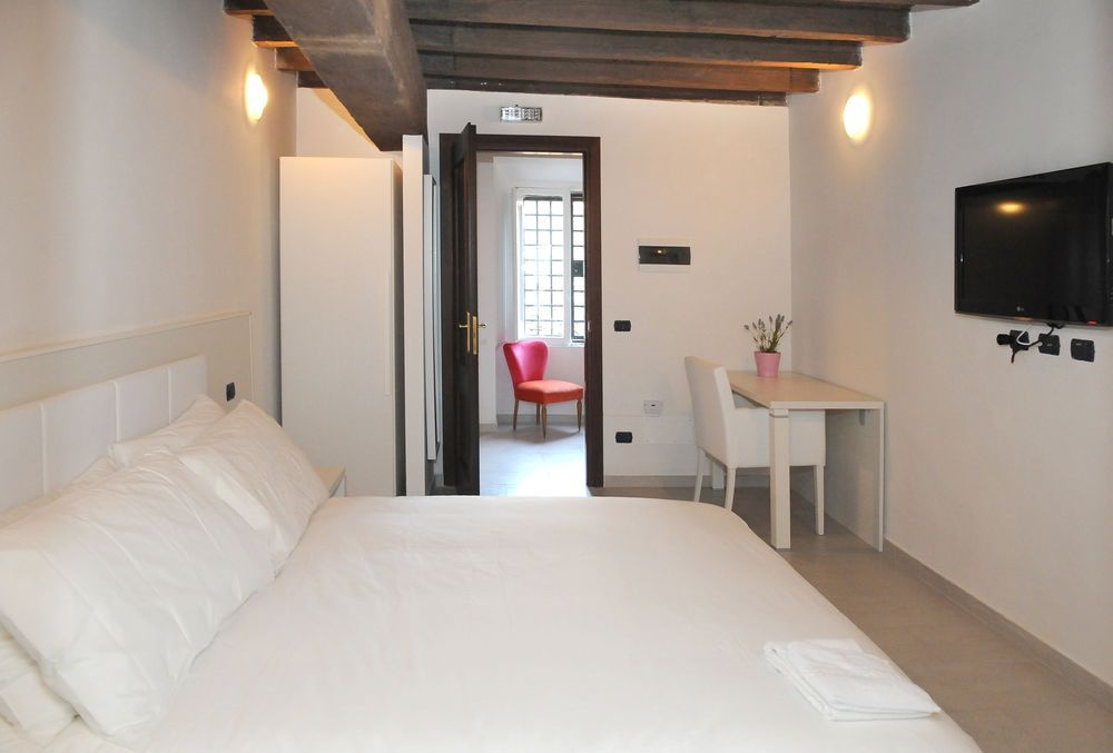 Photo - Flowers Apartments Rome City Center