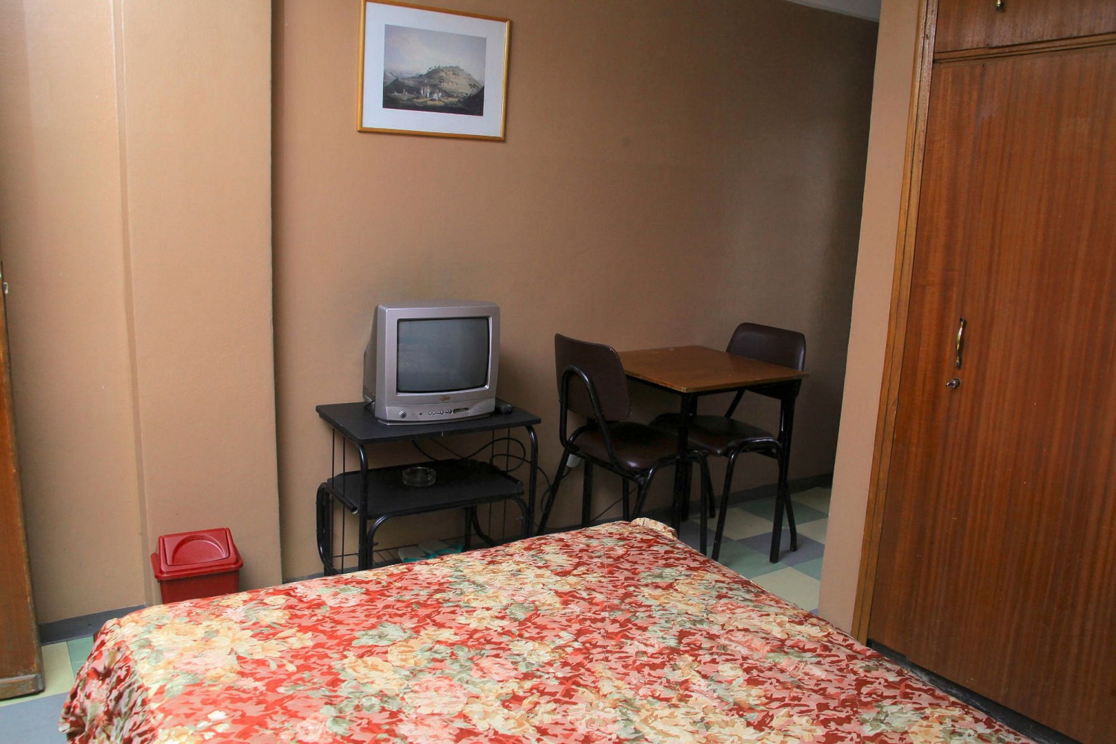 Yonas Hotel