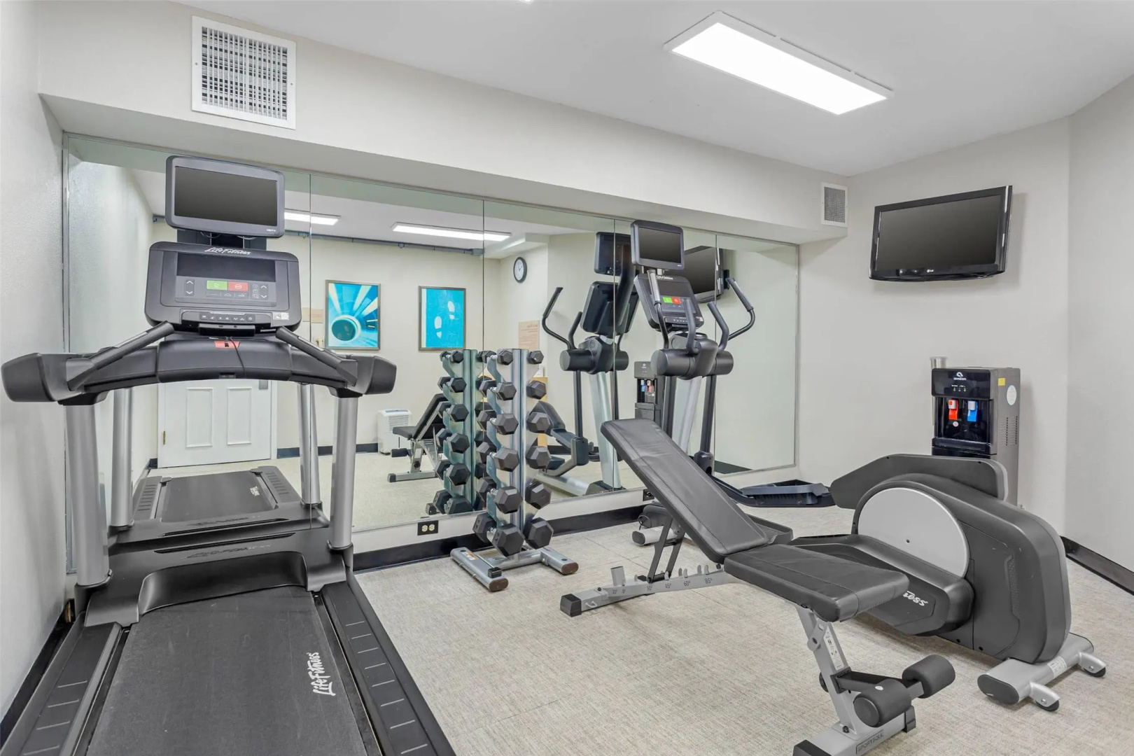 Photo - MainStay Suites Tampa Moffitt-USF