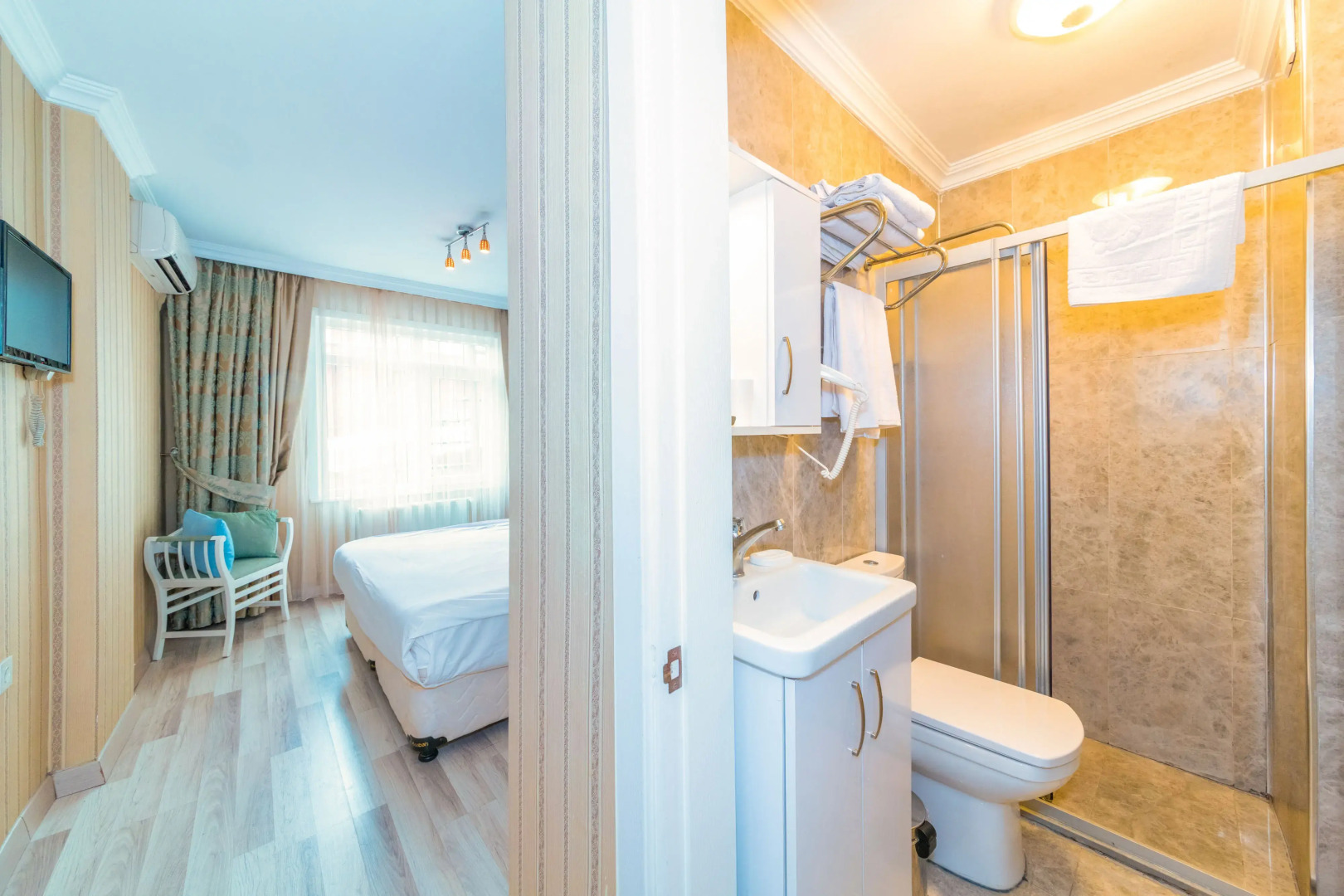 Photo - Walnut Shell Hotel