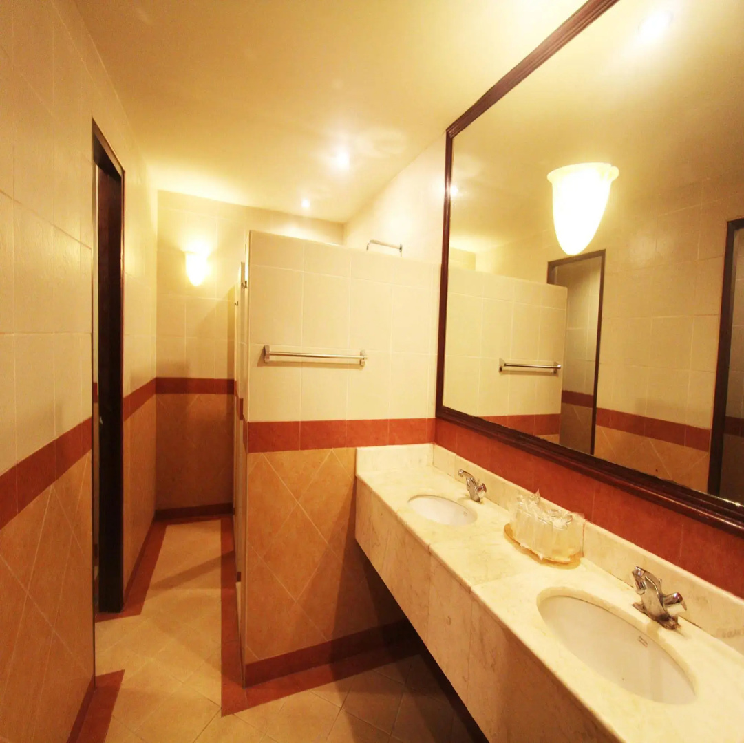 Photo - Sarrosa International Hotel and Residential Suites