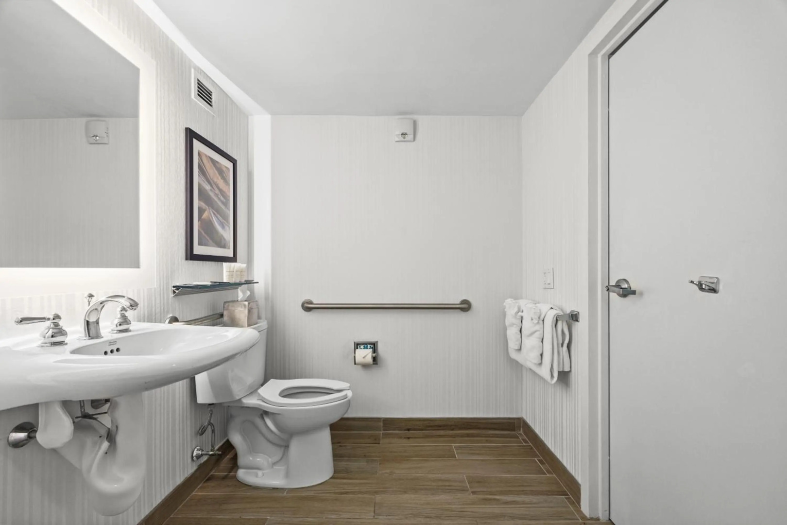 Photo - DoubleTree by Hilton New York JFK Airport