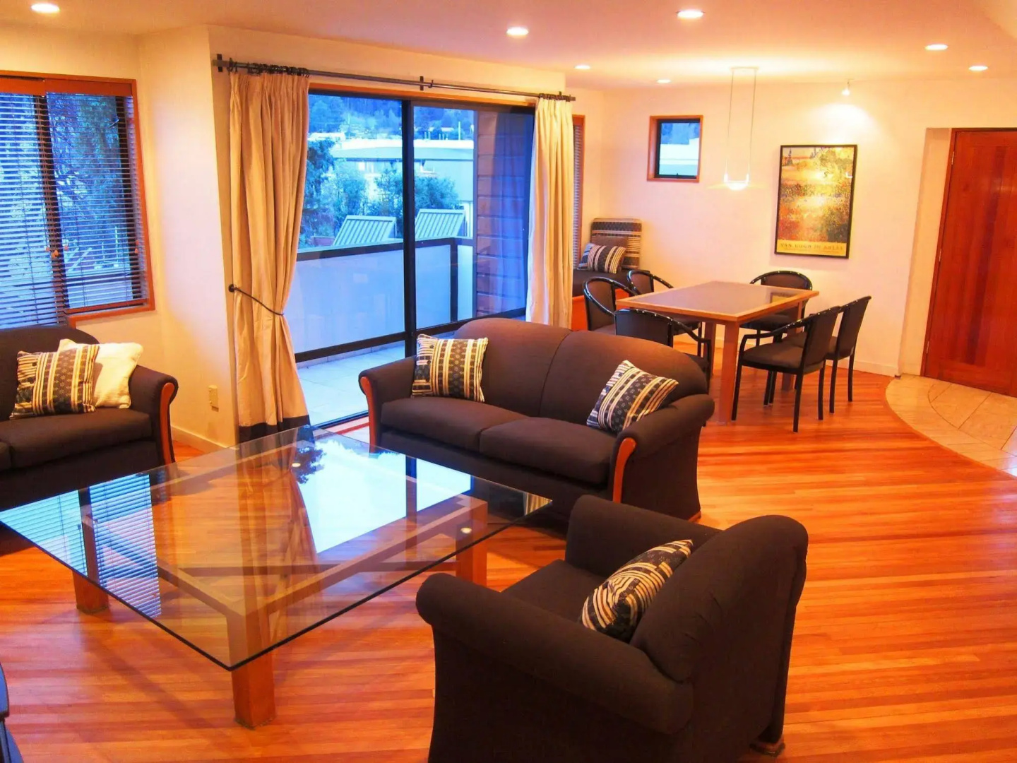 Foto - St James Apartments