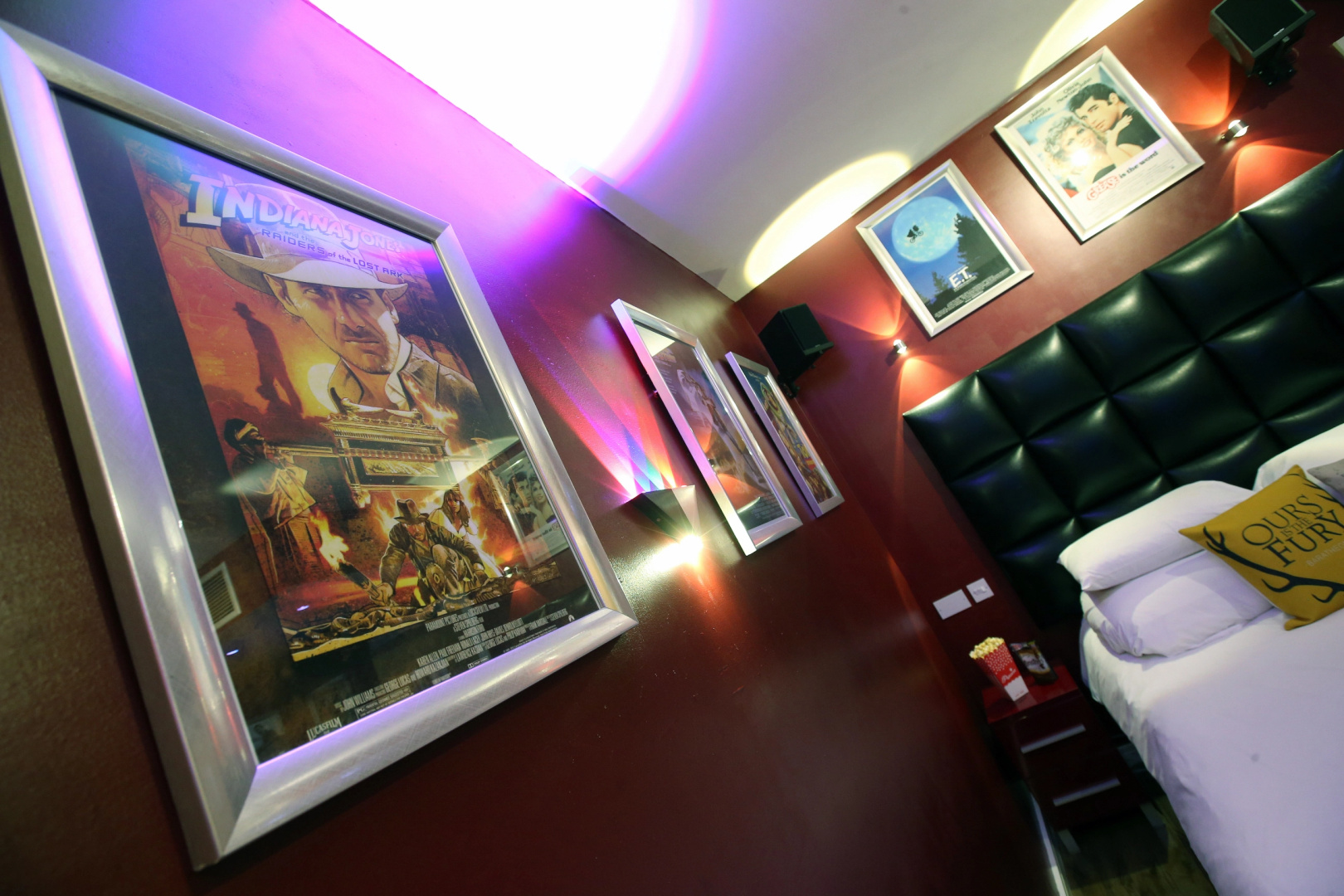 Photo - Royal Hotel Cardiff by Belvilla