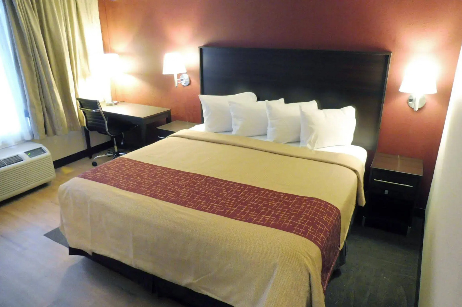 Foto - HomeTowne Studios by Red Roof & Conference Center Cortland