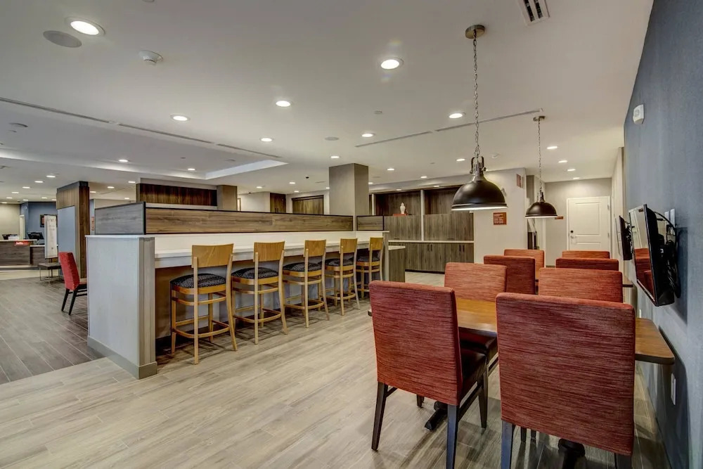 Photo - TownePlace Suites by Marriott Houston Hobby Airport