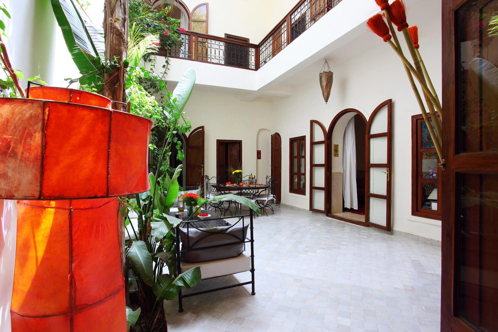 Photo - Riad white flowers