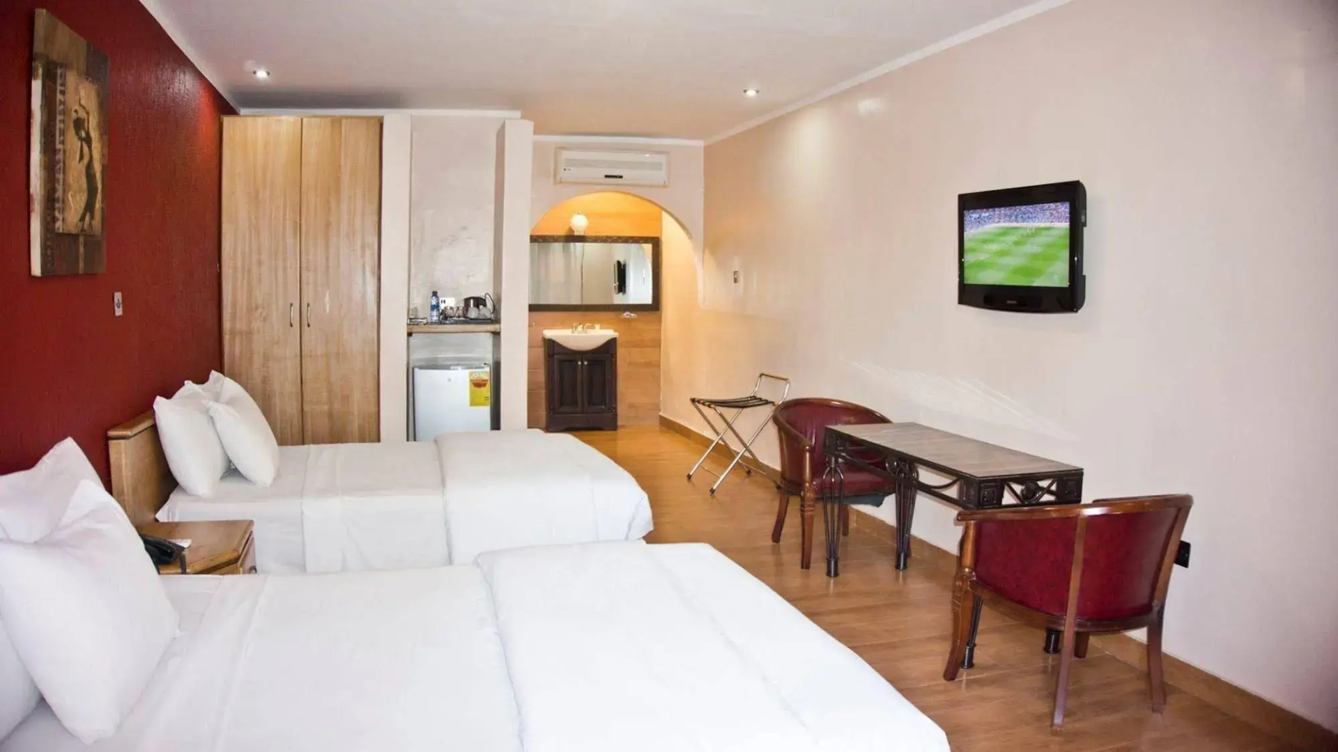 Photo - Tropical Enclave Hotel