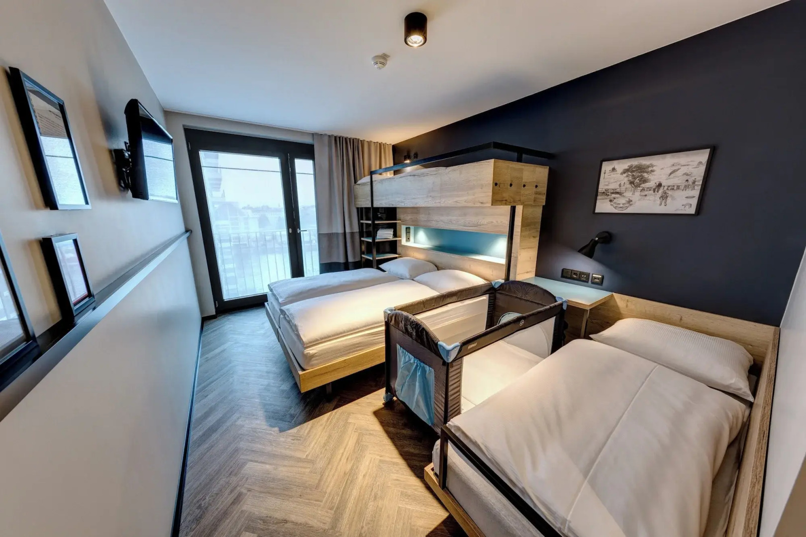 Photo - Schulz Hotel Berlin Wall at the East Side Gallery