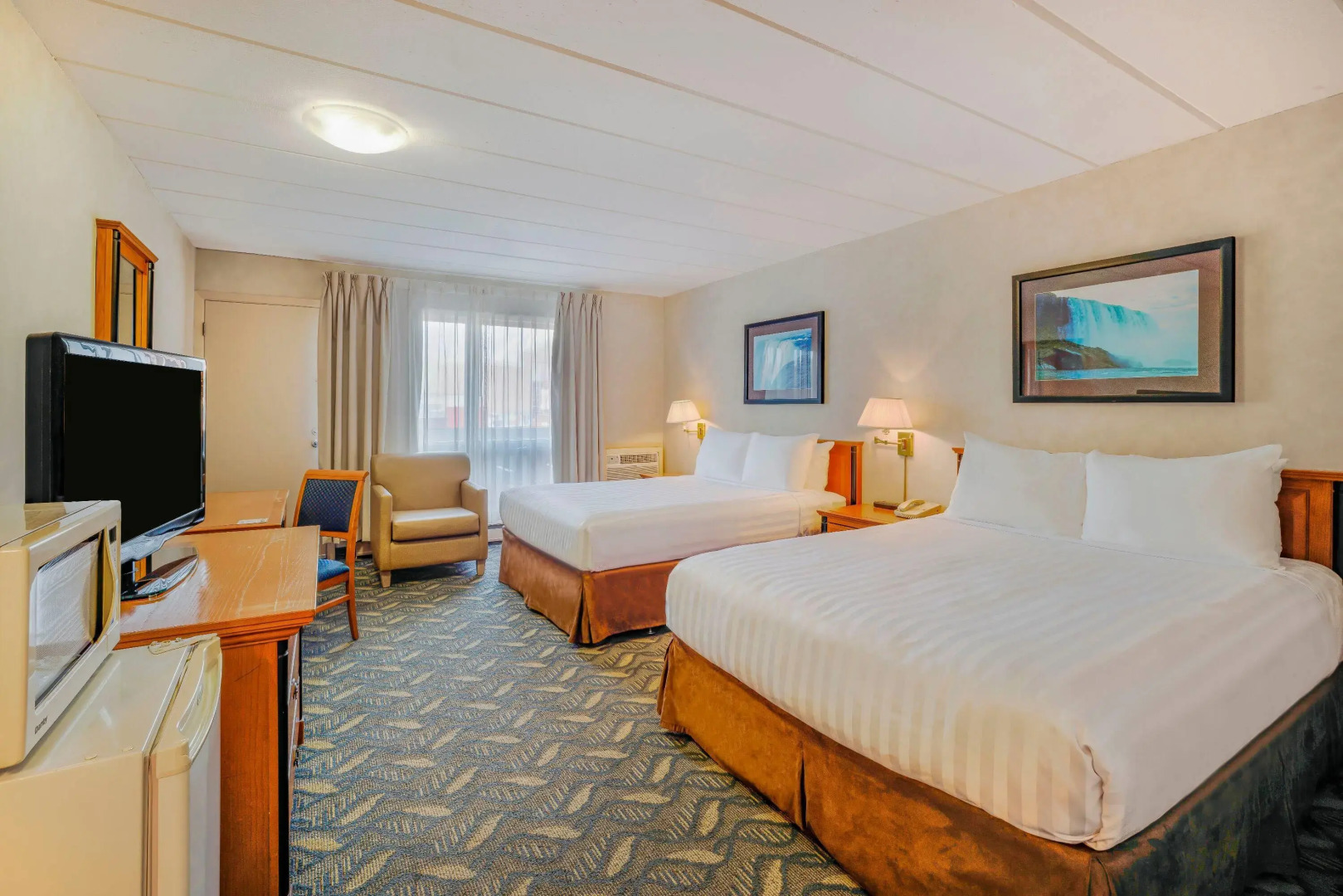 Foto - Travelodge by Wyndham Niagara Falls At the Falls