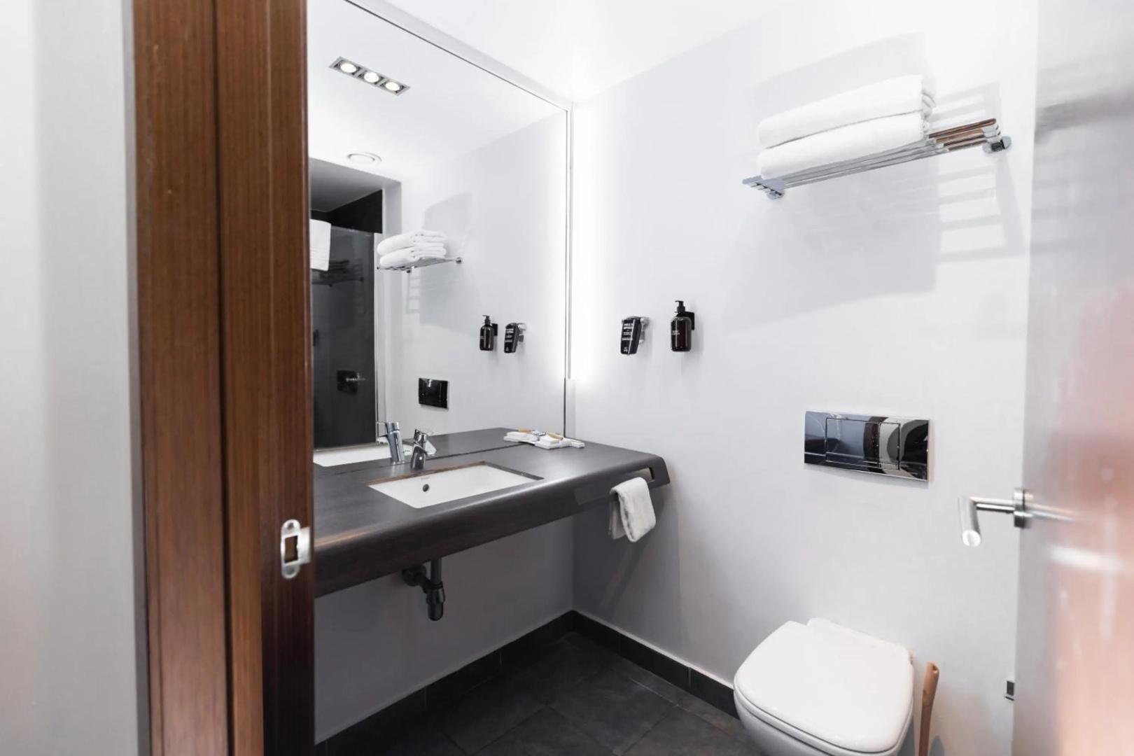 Photo - ibis Styles Accra Airport