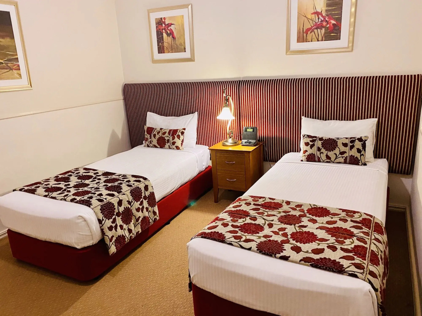 Photo - Royal Albert Hotel