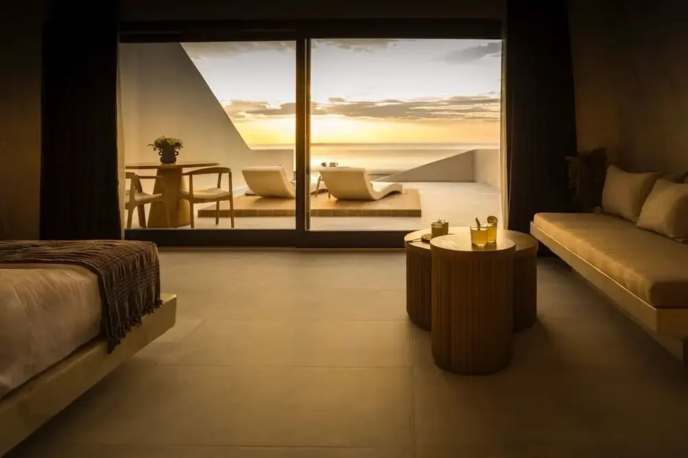 Photo - Pnoe Luxury Suites
