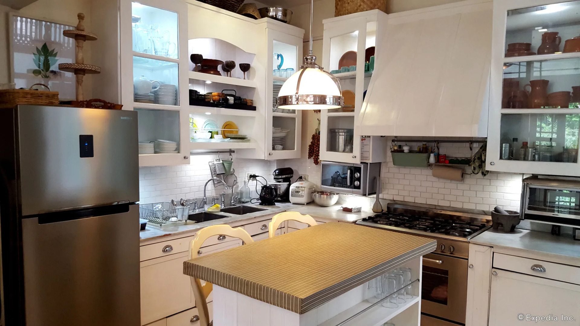 Foto - Charming La Casita Mercedes, 5Br and 5TB for Family and Friends Staycation- Read Listing Info