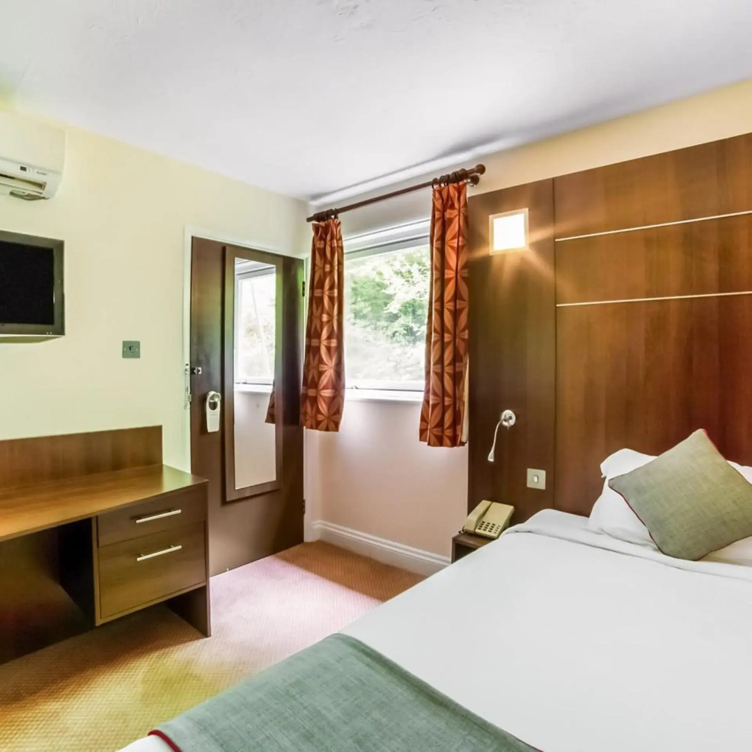 Photo - OYO The Bridge House Hotel