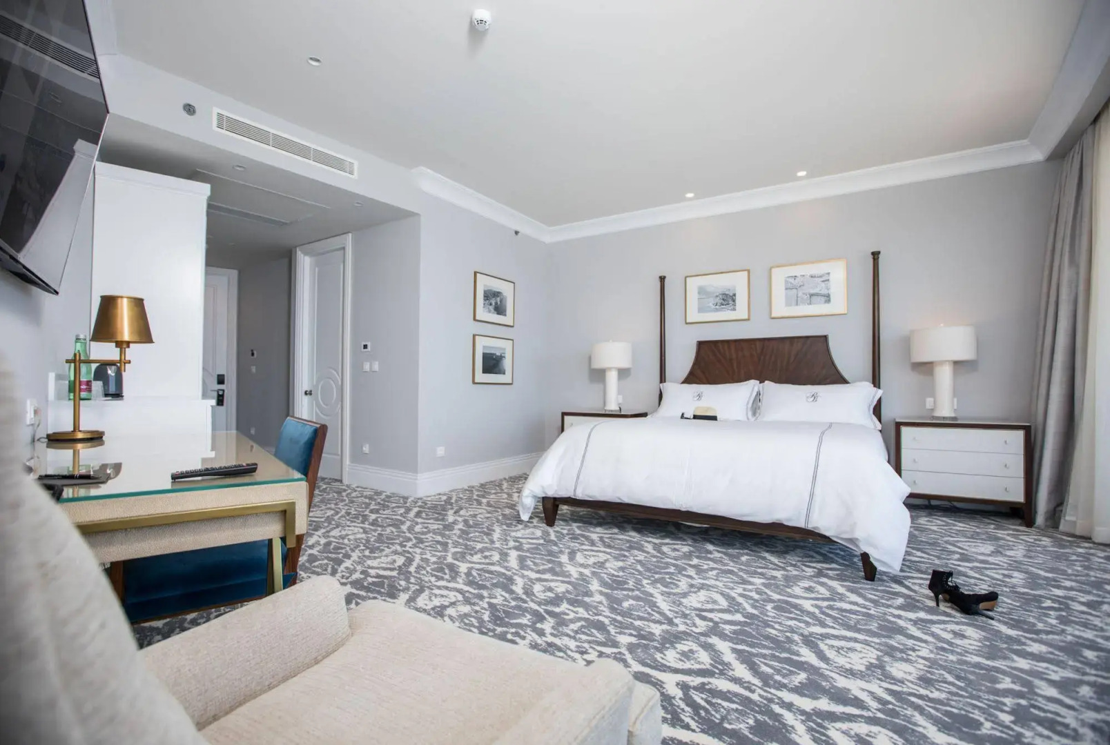 Photo - Royal Blue Hotel