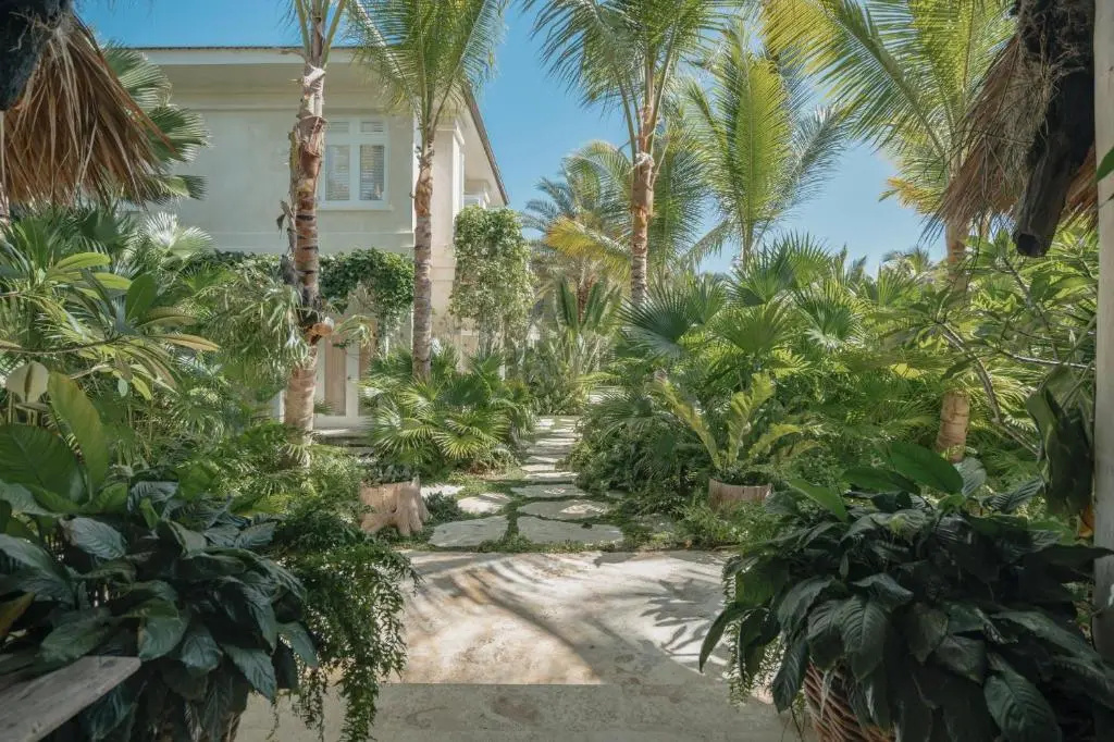 Foto - Unique lake-front 10-bedroom mansion in most luxurious resort of the caribbean