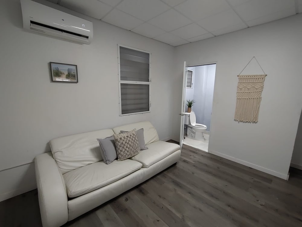 9 Bedrooms Large home San Juan Santurce