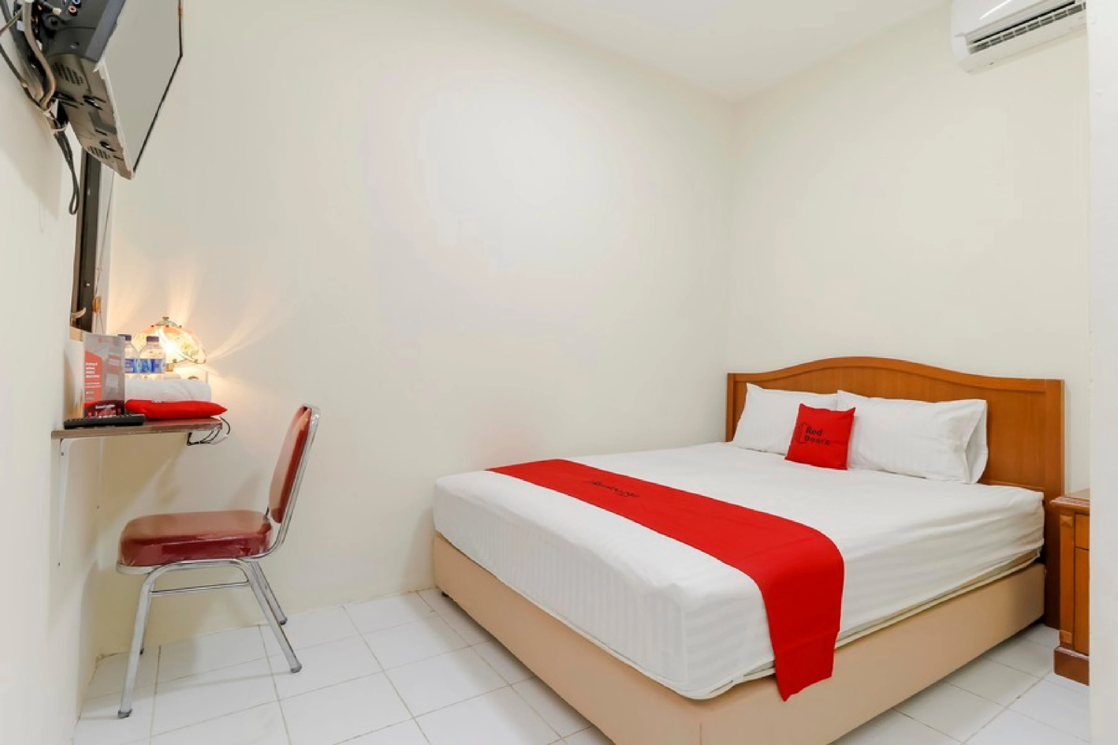 Photo - RedDoorz Plus near Ciputra World Kuningan 2