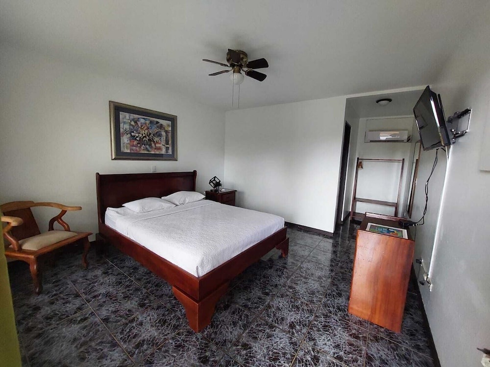 Photo - Brillasol Airport Hotel
