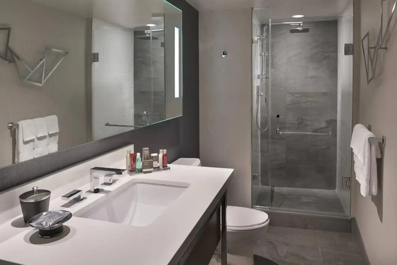 Photo - Toronto Marriott City Centre Hotel