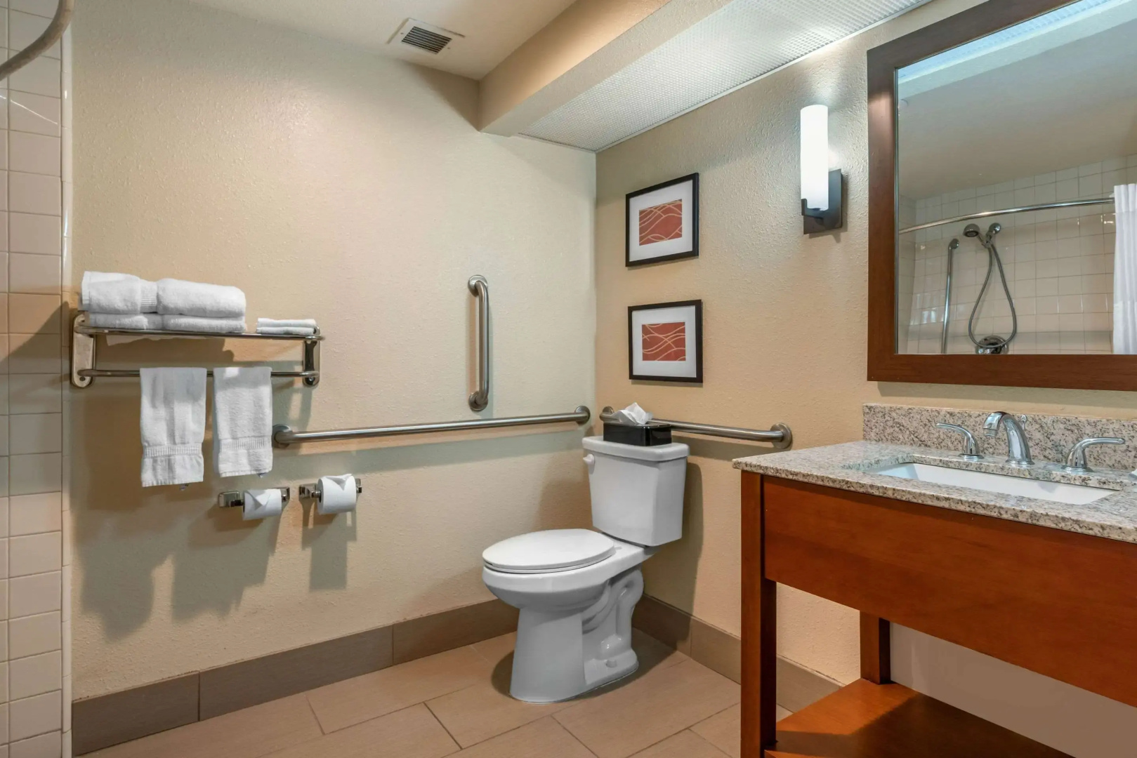 Photo - Comfort Inn & Suites Sacramento - University Area