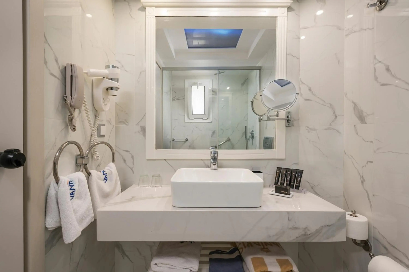 Photo - Vantaris Palace